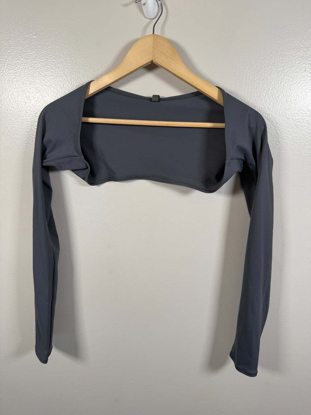SKIMS Fits Everybody Long Sleeve Shrug Womens Charcoal Gray Cropped Bolero Top